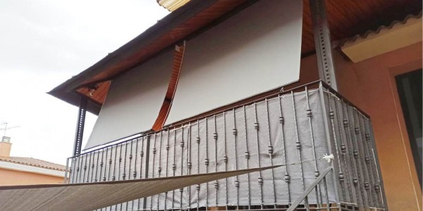 Persianas enrollables vs. toldos para terrazas, balcones y porches